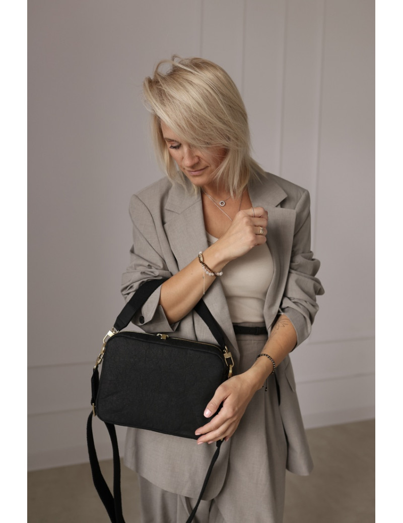 Listonoszka Melody - czarna - złote okucia